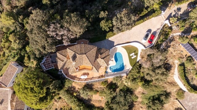 5 bedroom Villa for sale in Mijas with pool garage - € 1,299,000 (Ref: 9616406)