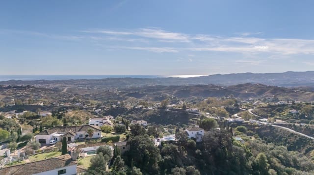 5 bedroom Villa for sale in Mijas with pool garage - € 1,299,000 (Ref: 9616406)