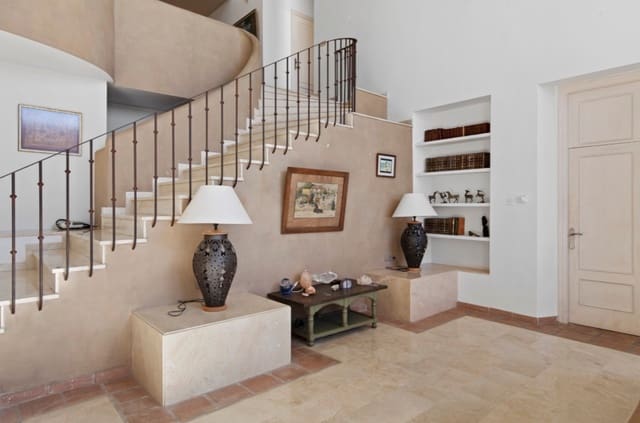 5 quarto Moradia para venda em Marbella com piscina garagem - 1 450 000 € (Ref: 9616407)