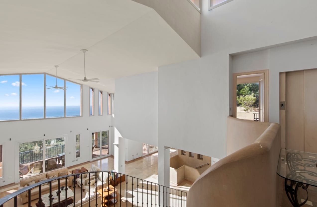 5 makuuhuone Huvila myytävänä paikassa Marbella mukana uima-altaan 
autotalli - 1 450 000 € (Ref: 9616407)