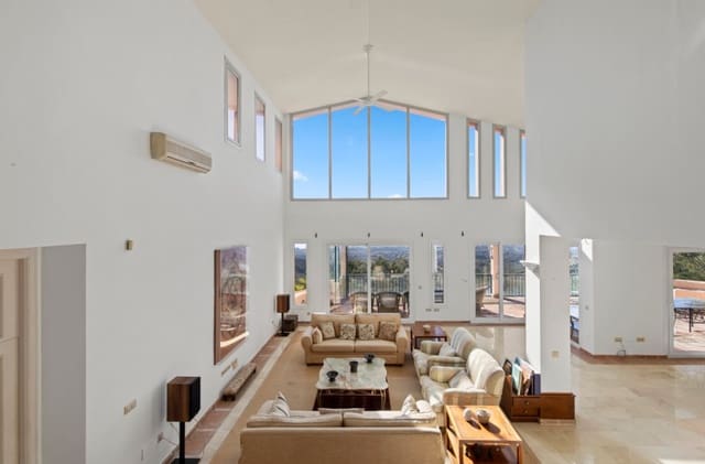 5 quarto Moradia para venda em Marbella com piscina garagem - 1 450 000 € (Ref: 9616407)