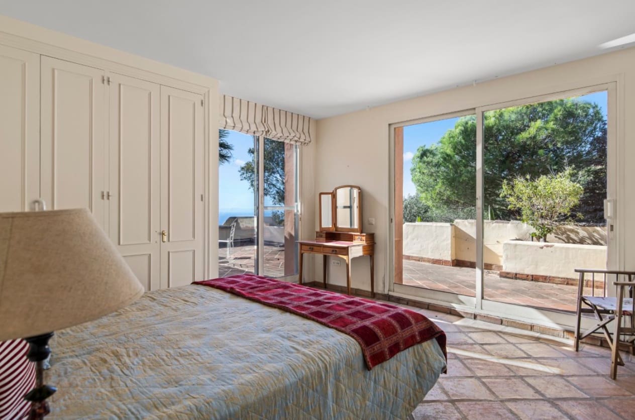 5 makuuhuone Huvila myytävänä paikassa Marbella mukana uima-altaan 
autotalli - 1 450 000 € (Ref: 9616407)