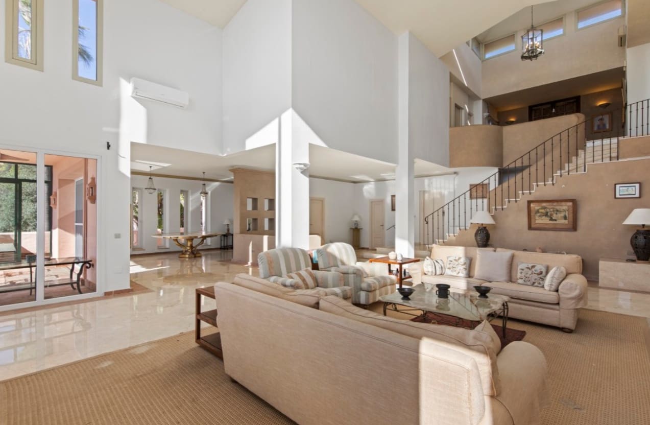 5 makuuhuone Huvila myytävänä paikassa Marbella mukana uima-altaan 
autotalli - 1 450 000 € (Ref: 9616407)