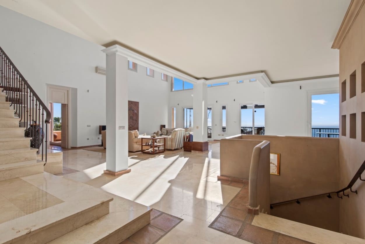 5 makuuhuone Huvila myytävänä paikassa Marbella mukana uima-altaan 
autotalli - 1 450 000 € (Ref: 9616407)