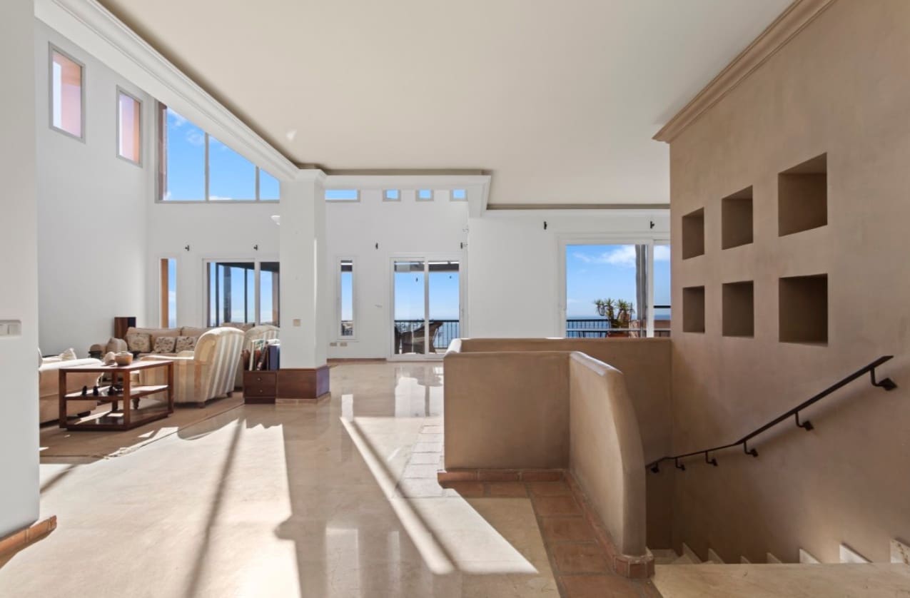 5 makuuhuone Huvila myytävänä paikassa Marbella mukana uima-altaan 
autotalli - 1 450 000 € (Ref: 9616407)