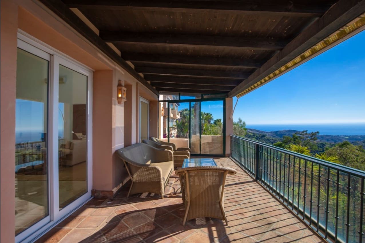 5 makuuhuone Huvila myytävänä paikassa Marbella mukana uima-altaan 
autotalli - 1 450 000 € (Ref: 9616407)