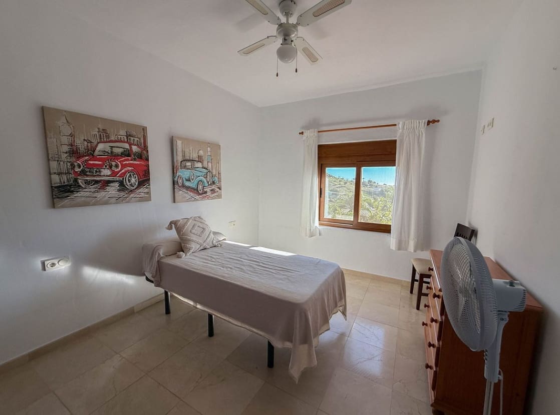 4 bedroom Villa for sale in Estepona with pool garage - € 795,000 (Ref: 9616409)