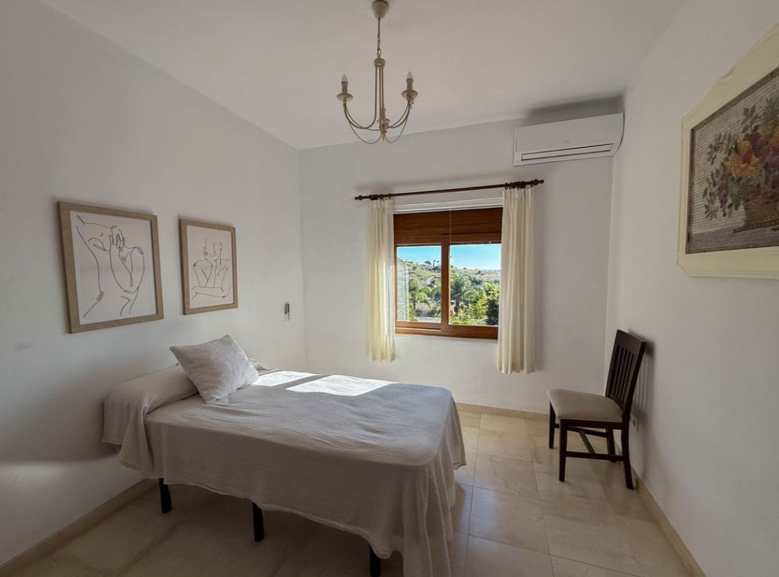 4 slaapkamer Villa te koop in Estepona met zwembad garage - € 795.000 (Ref: 9616409)