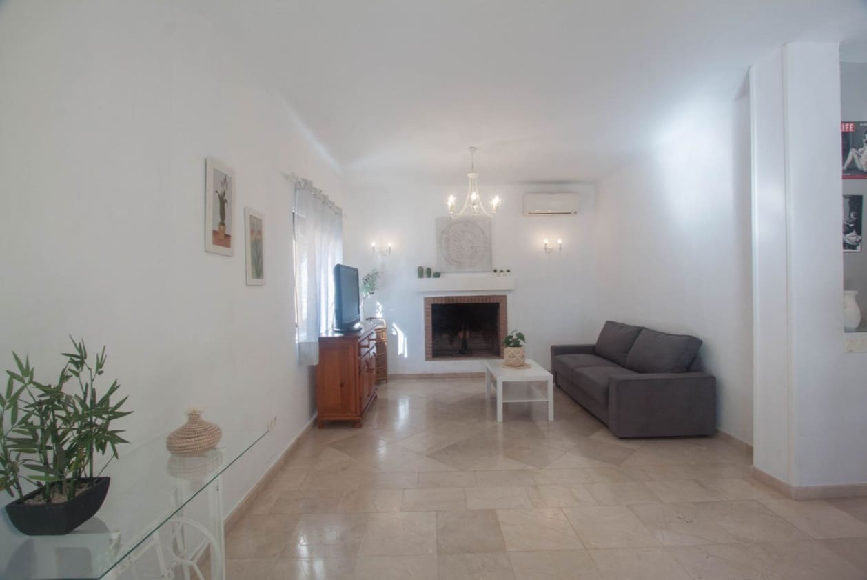 4 slaapkamer Villa te koop in Estepona met zwembad garage - € 795.000 (Ref: 9616409)