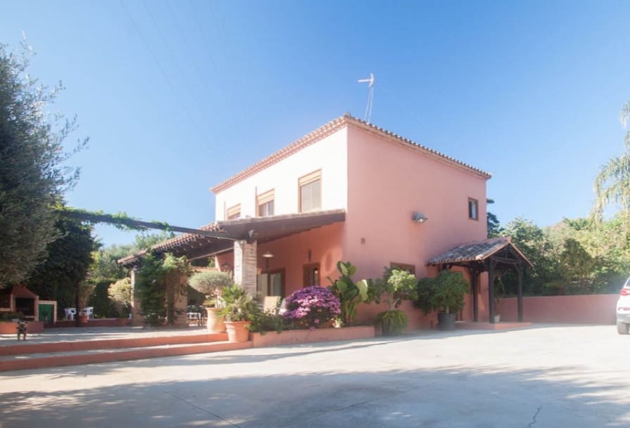 4 slaapkamer Villa te koop in Estepona met zwembad garage - € 795.000 (Ref: 9616409)