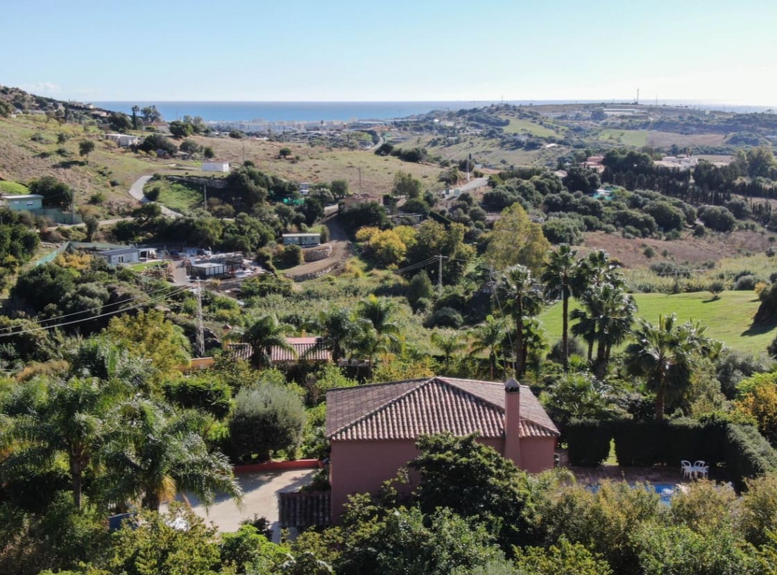 4 slaapkamer Villa te koop in Estepona met zwembad garage - € 795.000 (Ref: 9616409)