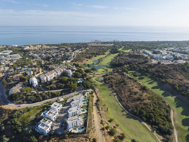 5 bedroom Semi-detached Villa for sale in Marbella with pool garage - € 1,495,000 (Ref: 9616417)