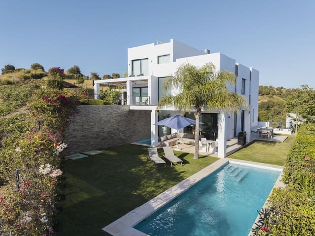5 bedroom Semi-detached Villa for sale in Marbella with pool garage - € 1,495,000 (Ref: 9616417)