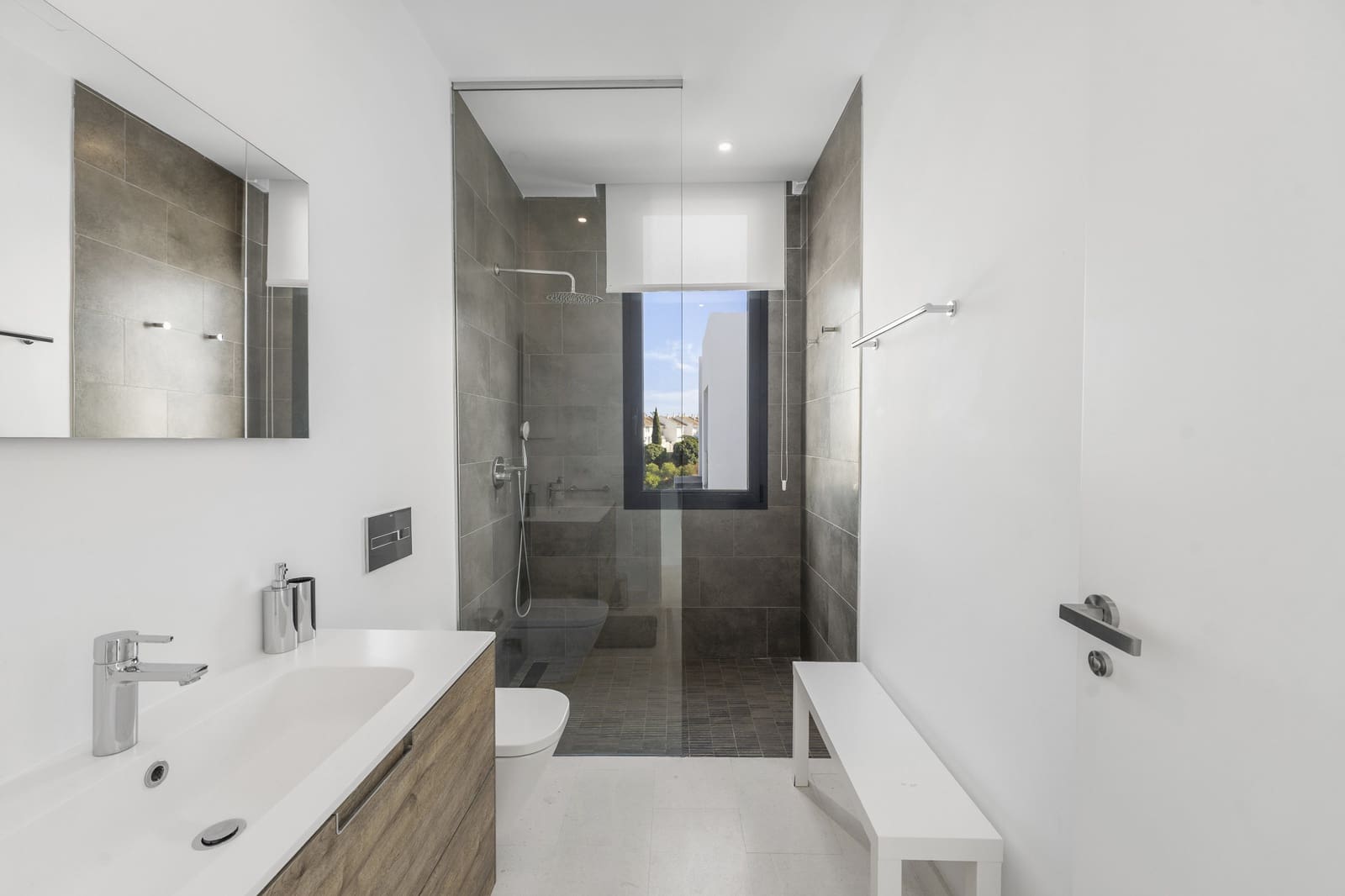 5 soveværelse Semi-Rækkehus til salg i Marbella med swimmingpool garage - € 1.495.000 (Ref: 9616417)