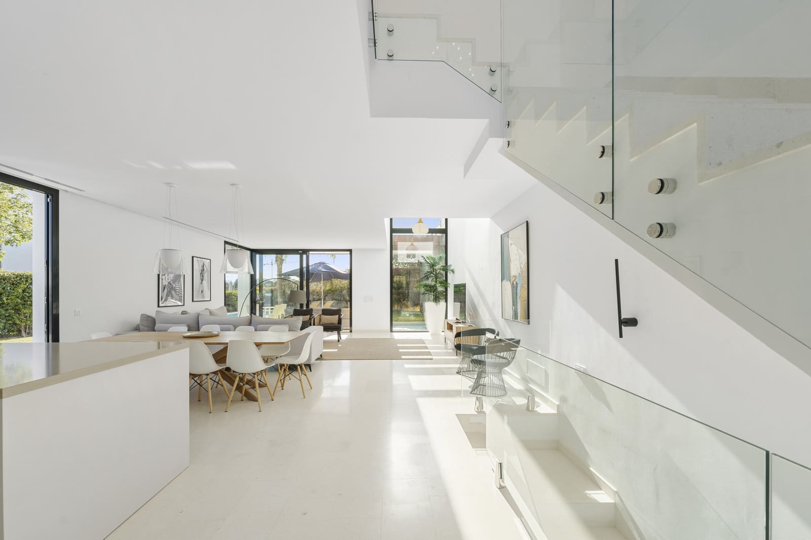 5 soveværelse Semi-Rækkehus til salg i Marbella med swimmingpool garage - € 1.495.000 (Ref: 9616417)