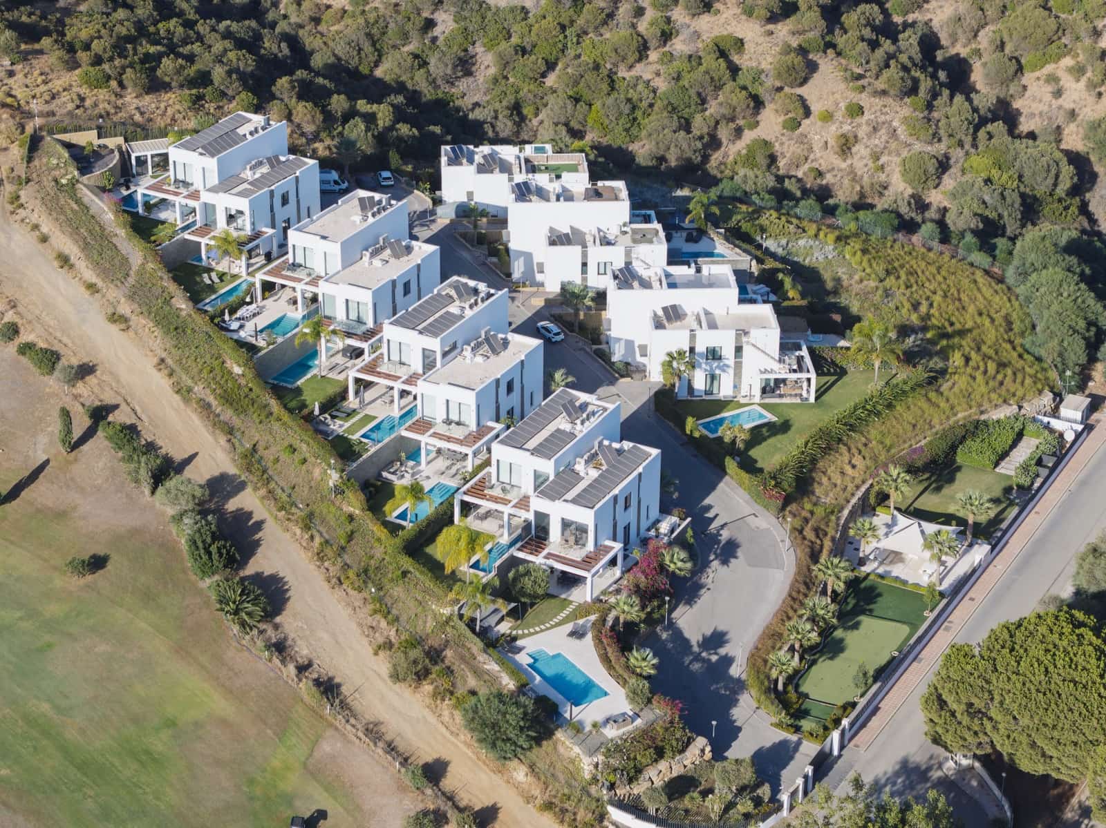 5 soveværelse Semi-Rækkehus til salg i Marbella med swimmingpool garage - € 1.495.000 (Ref: 9616417)