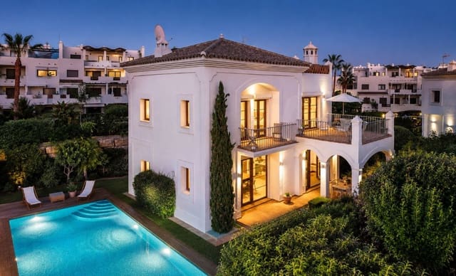 4 sovrum Villa till salu i Estepona med pool garage - 1 690 000 € (Ref: 9616418)