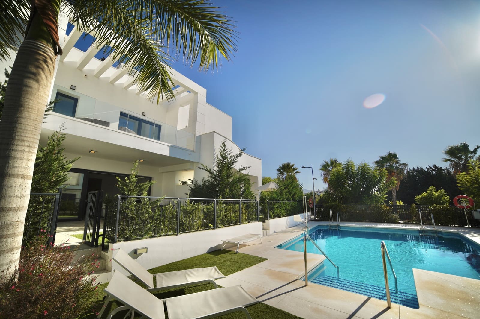 3 bedroom Townhouse for sale in Marbella with pool garage - € 899,000 (Ref: 9616419)