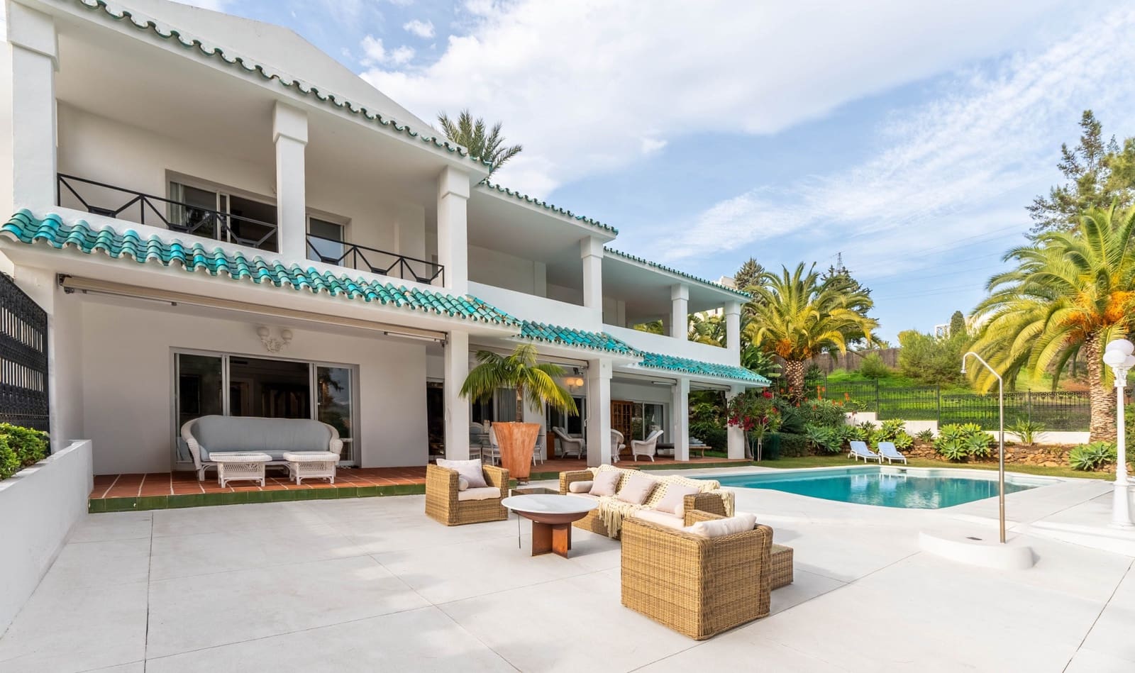 2 sovrum Semi-fristående Villa till salu i Benahavis med pool garage - 1 750 000 € (Ref: 9616423)