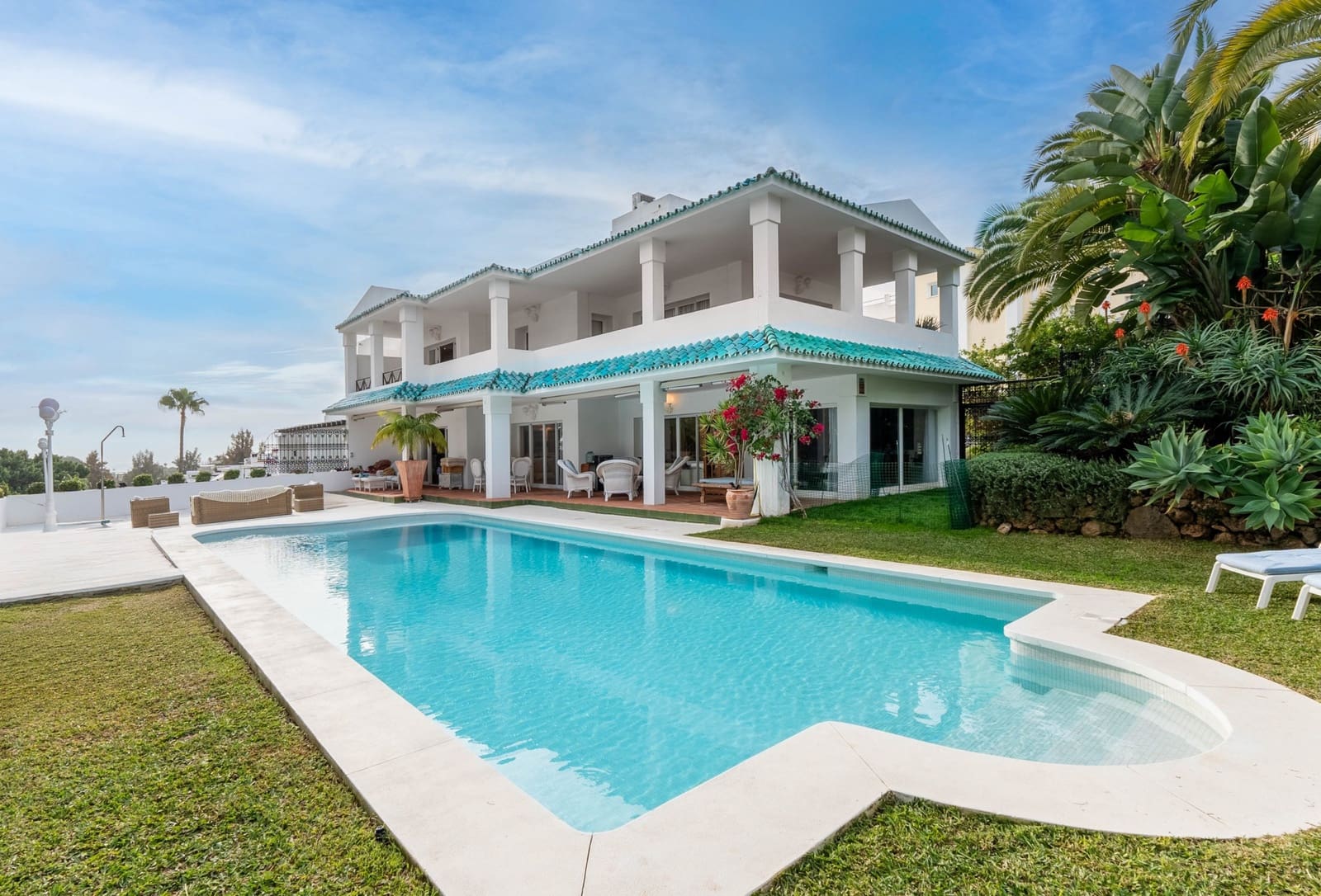 2 sovrum Semi-fristående Villa till salu i Benahavis med pool garage - 1 750 000 € (Ref: 9616423)