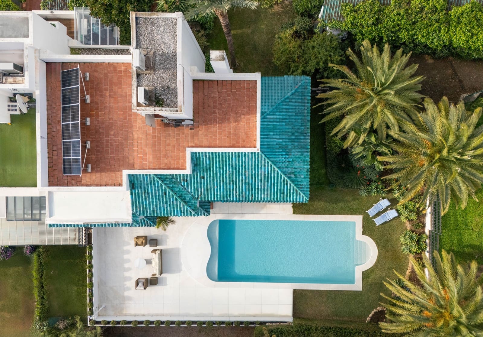 2 sovrum Semi-fristående Villa till salu i Benahavis med pool garage - 1 750 000 € (Ref: 9616423)