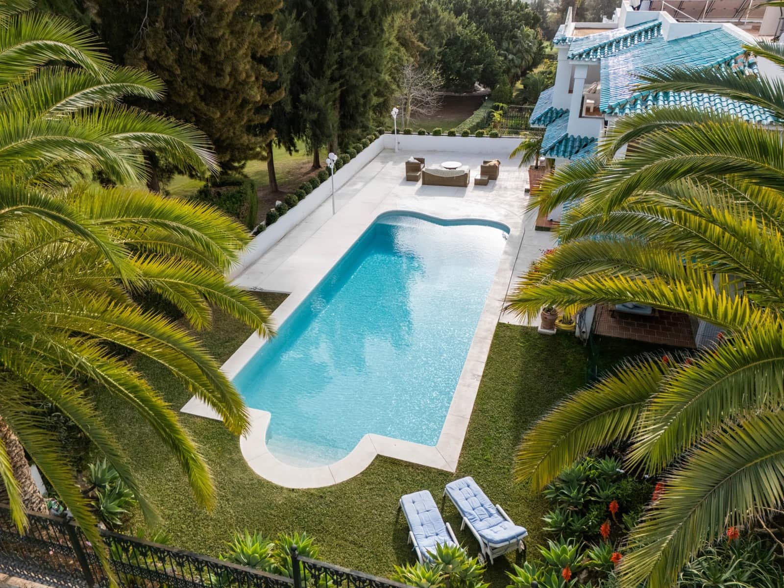2 sovrum Semi-fristående Villa till salu i Benahavis med pool garage - 1 750 000 € (Ref: 9616423)