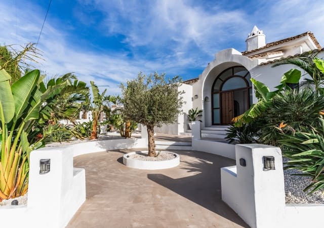 4 makuuhuone Huvila myytävänä paikassa Benalmádena mukana uima-altaan 
autotalli - 2 495 000 € (Ref: 9616424)