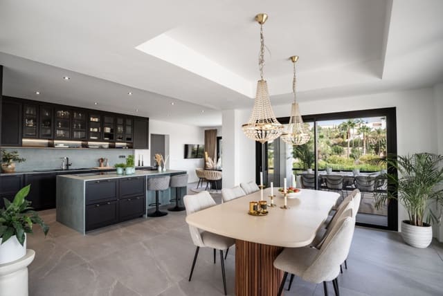 4 makuuhuone Huvila myytävänä paikassa Benalmádena mukana uima-altaan 
autotalli - 2 495 000 € (Ref: 9616424)