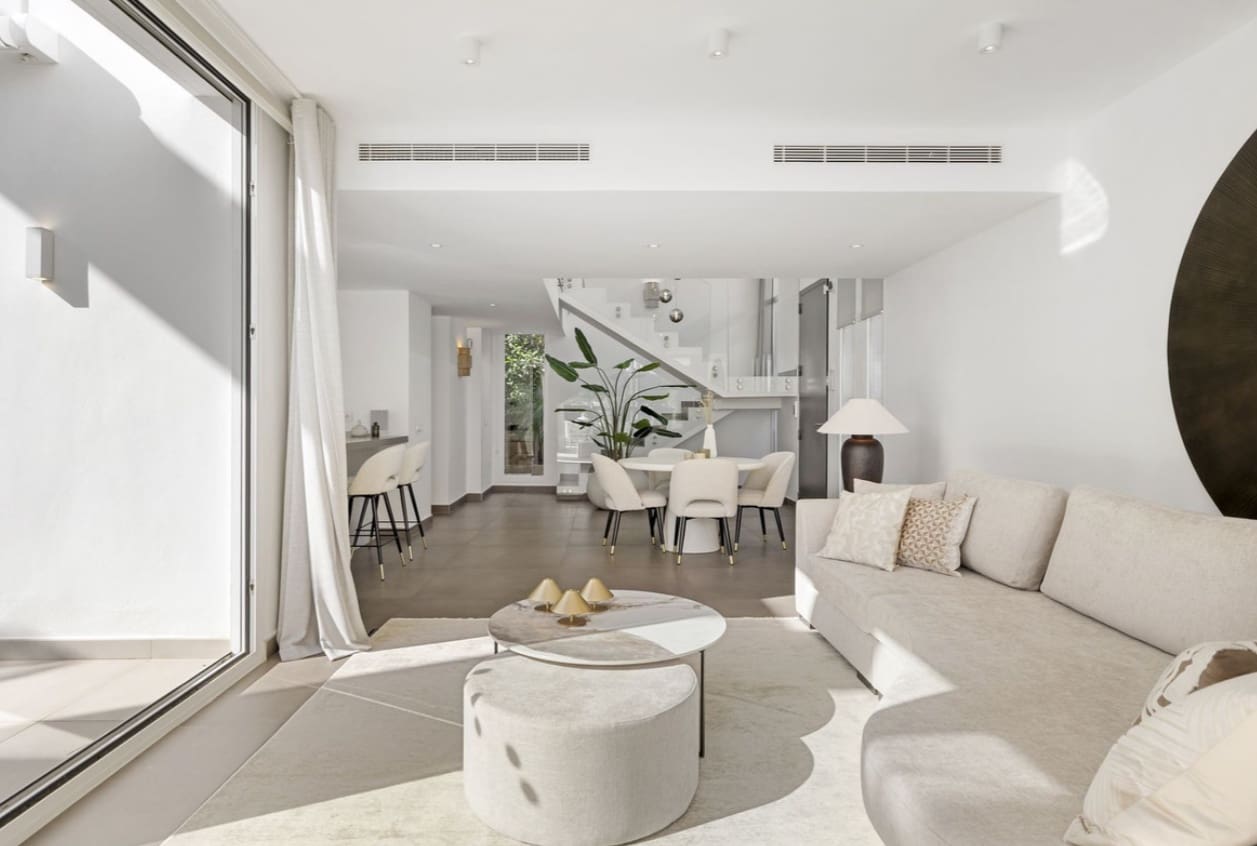 3 bedroom Villa for sale in Mijas with pool garage - € 1,400,000 (Ref: 9616425)