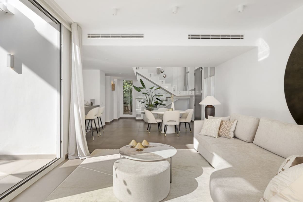 3 bedroom Villa for sale in Mijas with pool garage - € 1,400,000 (Ref: 9616425)