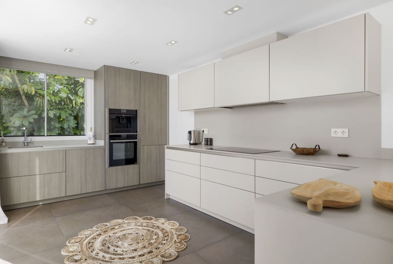 3 bedroom Villa for sale in Mijas with pool garage - € 1,400,000 (Ref: 9616425)