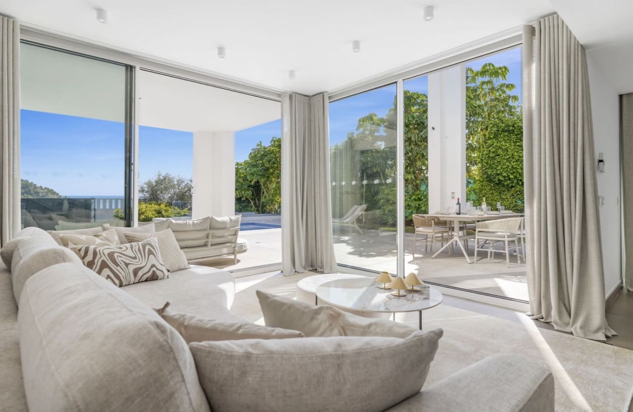 3 bedroom Villa for sale in Mijas with pool garage - € 1,400,000 (Ref: 9616425)