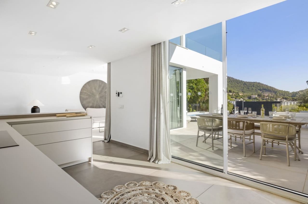 3 bedroom Villa for sale in Mijas with pool garage - € 1,400,000 (Ref: 9616425)