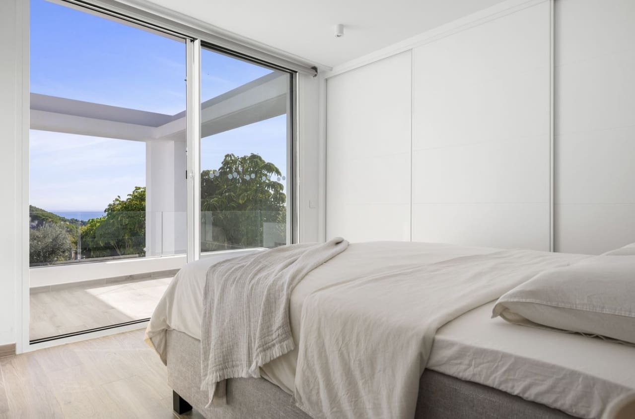 3 bedroom Villa for sale in Mijas with pool garage - € 1,400,000 (Ref: 9616425)