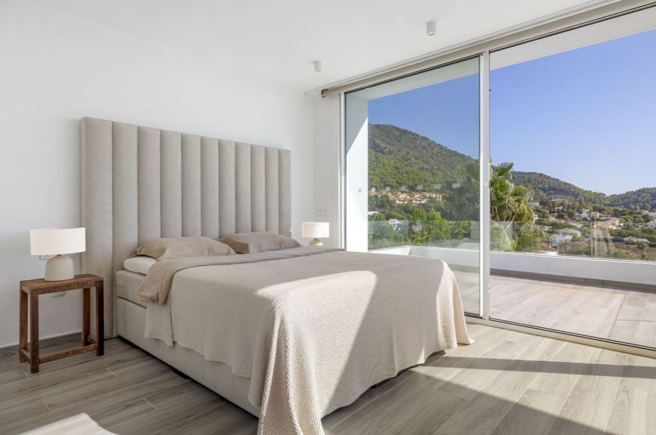 3 bedroom Villa for sale in Mijas with pool garage - € 1,400,000 (Ref: 9616425)