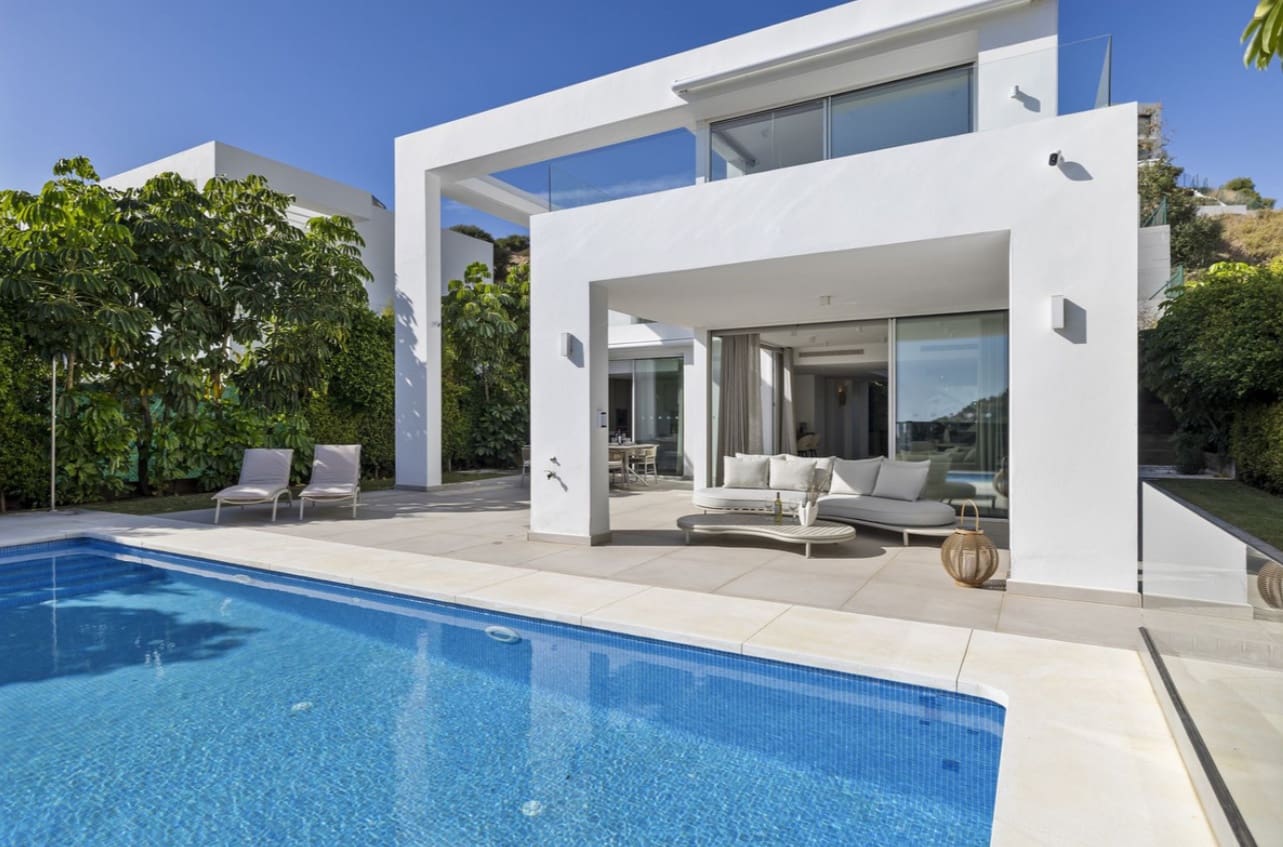 3 bedroom Villa for sale in Mijas with pool garage - € 1,400,000 (Ref: 9616425)