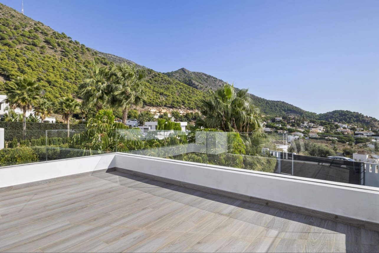 3 bedroom Villa for sale in Mijas with pool garage - € 1,400,000 (Ref: 9616425)