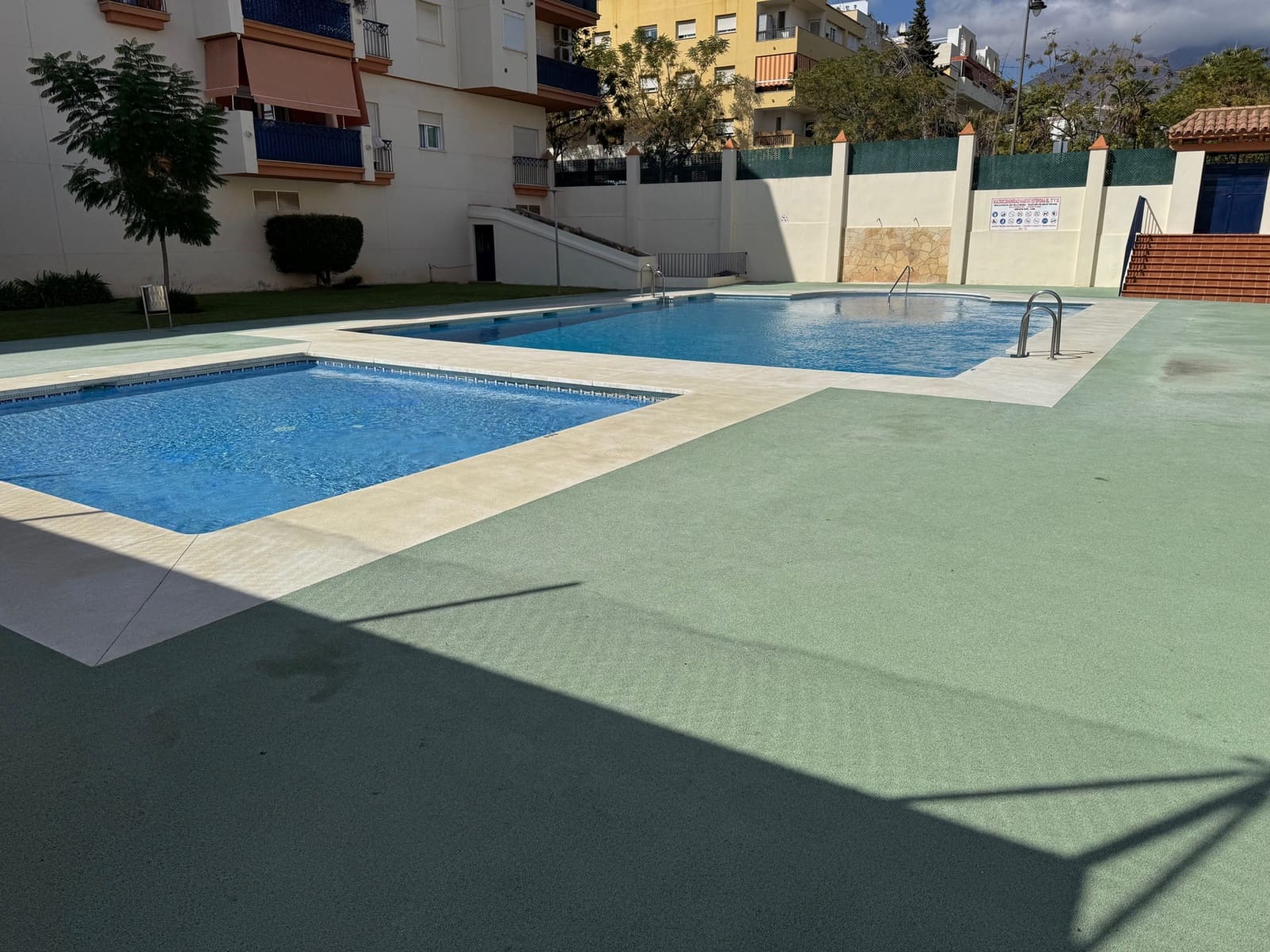 4 quarto Penthouse para venda em Estepona com piscina garagem - 710 000 € (Ref: 9616427)