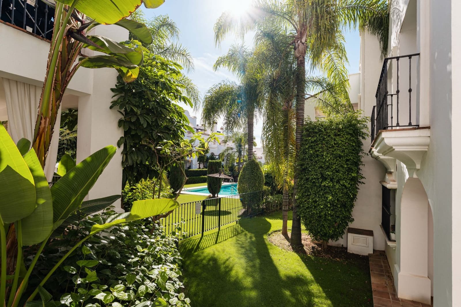 3 bedroom Apartment for sale in Golden Mile with pool garage - € 1,150,000 (Ref: 9616428)