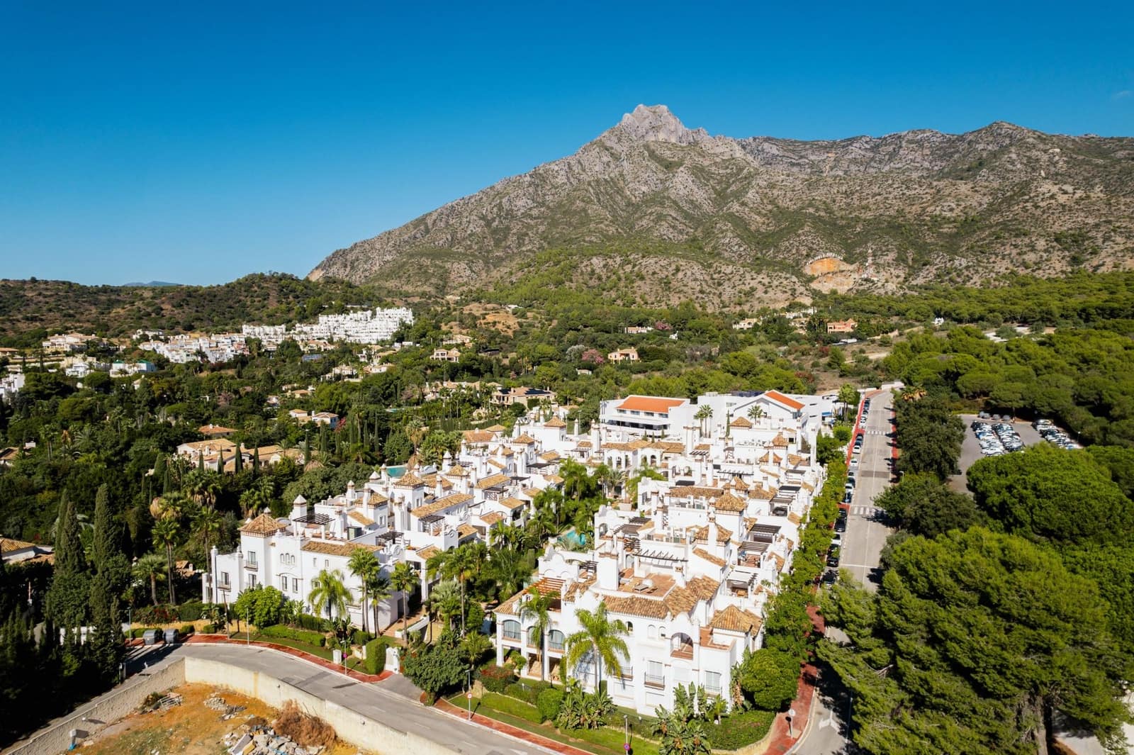 3 bedroom Apartment for sale in Golden Mile with pool garage - € 1,150,000 (Ref: 9616428)