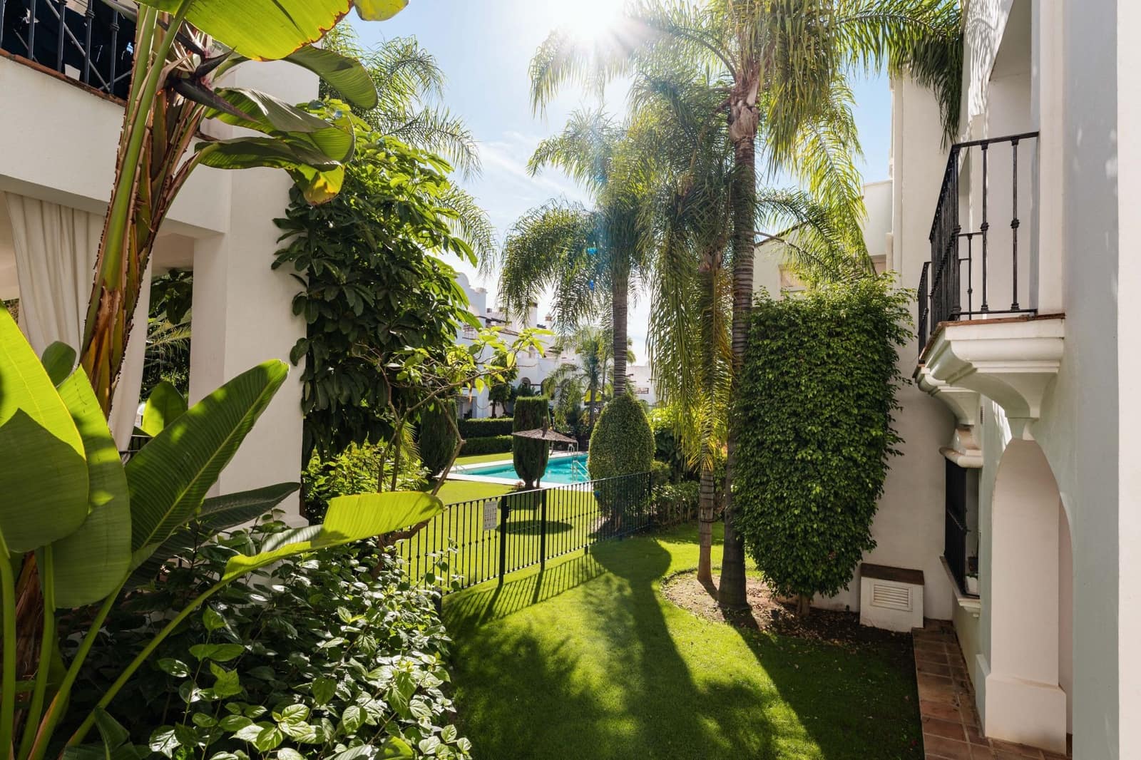 3 bedroom Apartment for sale in Golden Mile with pool garage - € 1,150,000 (Ref: 9616428)