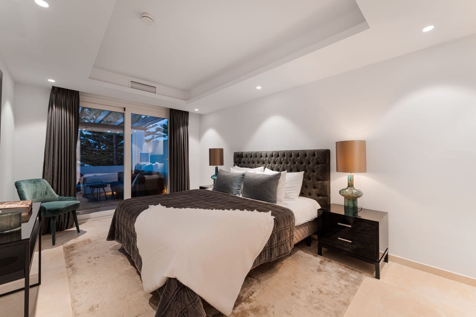 3 bedroom Penthouse for sale in Marbella with pool garage - € 2,495,000 (Ref: 9616435)