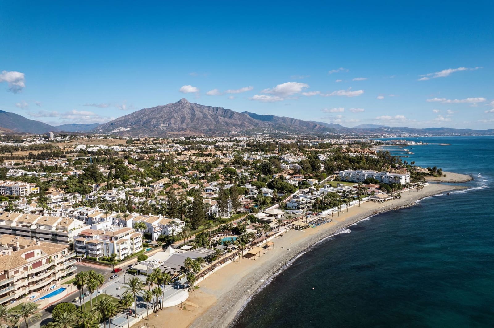 3 soverom Penthouse til salgs i Marbella med svømmebasseng garasje - € 2 495 000 (Ref: 9616435)