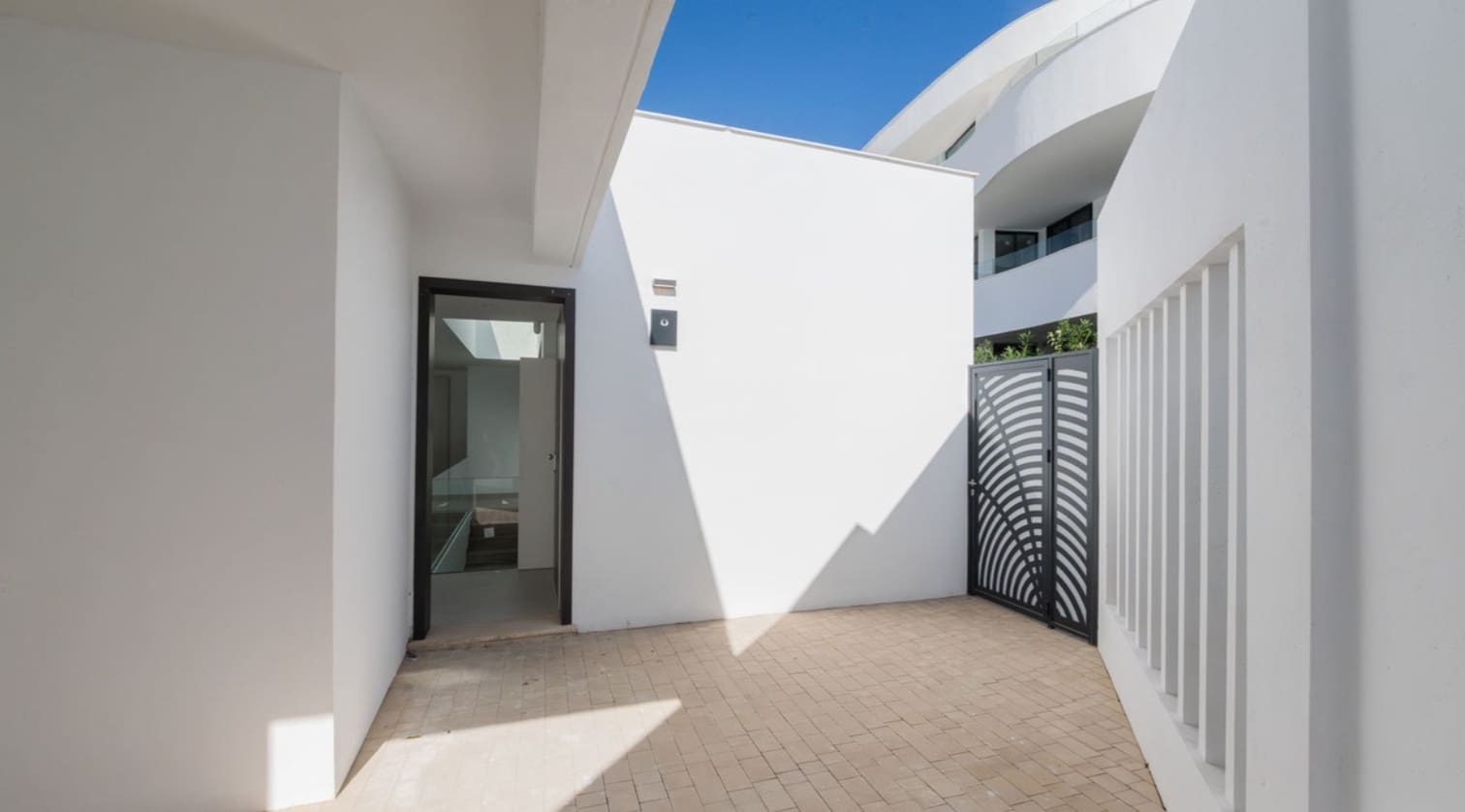 4 slaapkamer Villa te koop in Marbella met zwembad garage - € 2.100.000 (Ref: 9616438)