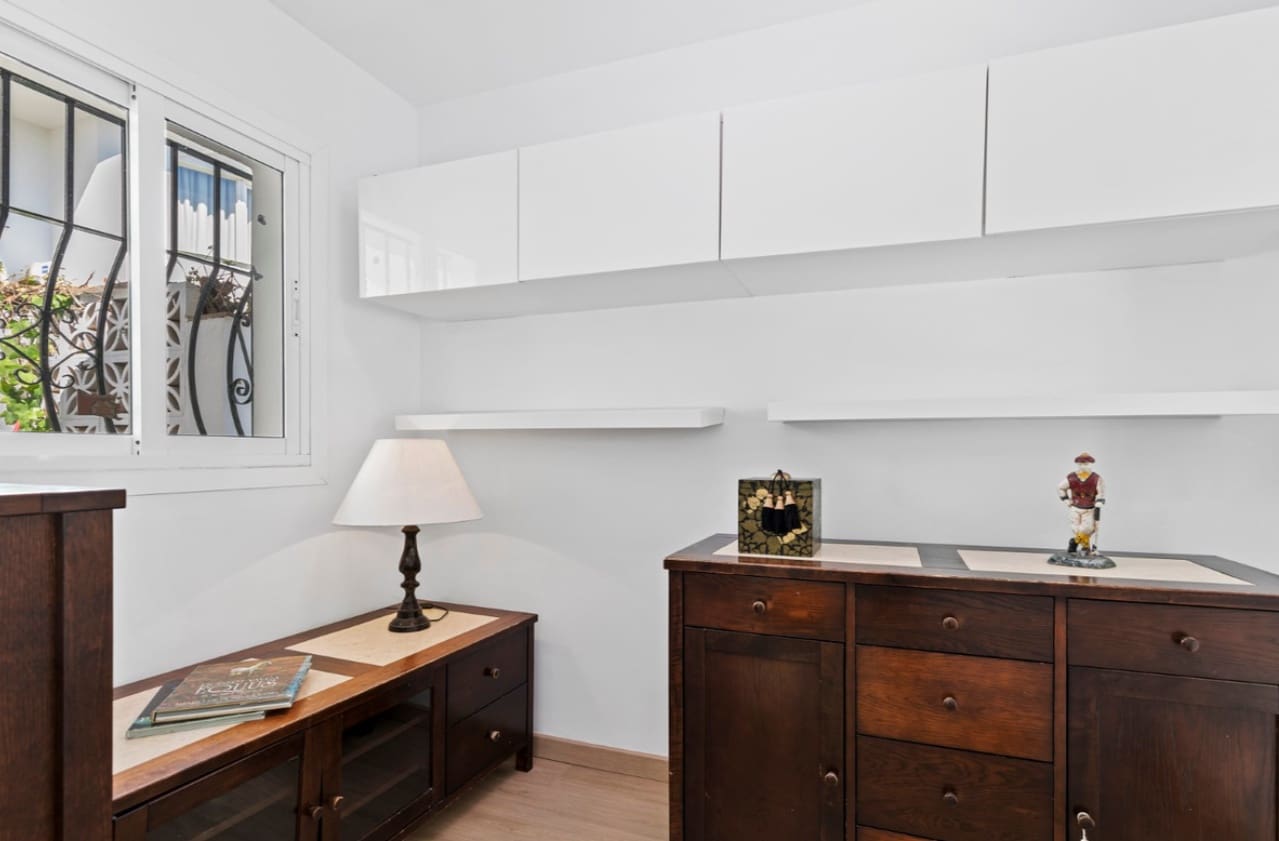 2 makuuhuone Omakotitalo myytävänä paikassa Marbella mukana uima-altaan - 432 500 € (Ref: 9616441)