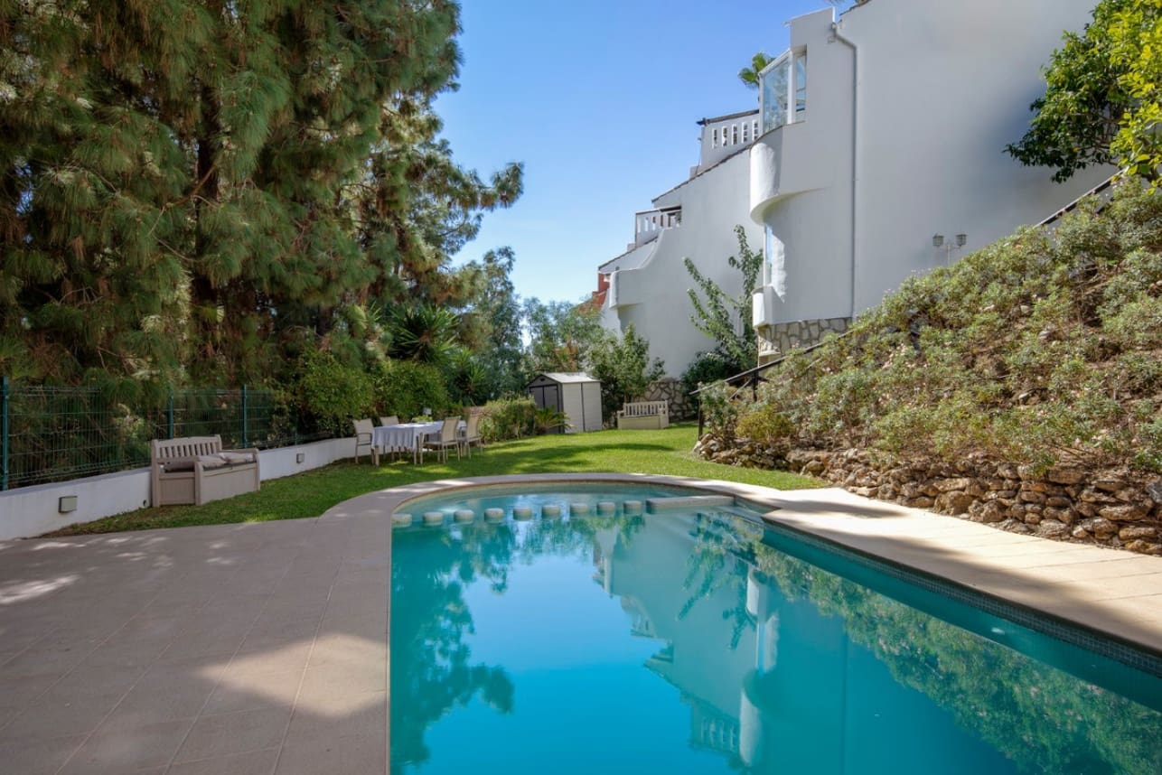 2 makuuhuone Omakotitalo myytävänä paikassa Marbella mukana uima-altaan - 432 500 € (Ref: 9616441)