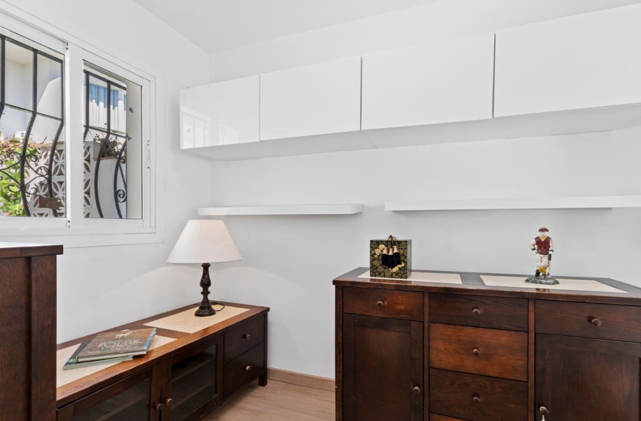 2 makuuhuone Omakotitalo myytävänä paikassa Marbella mukana uima-altaan - 432 500 € (Ref: 9616441)