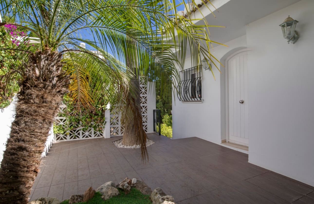 2 makuuhuone Omakotitalo myytävänä paikassa Marbella mukana uima-altaan - 432 500 € (Ref: 9616441)