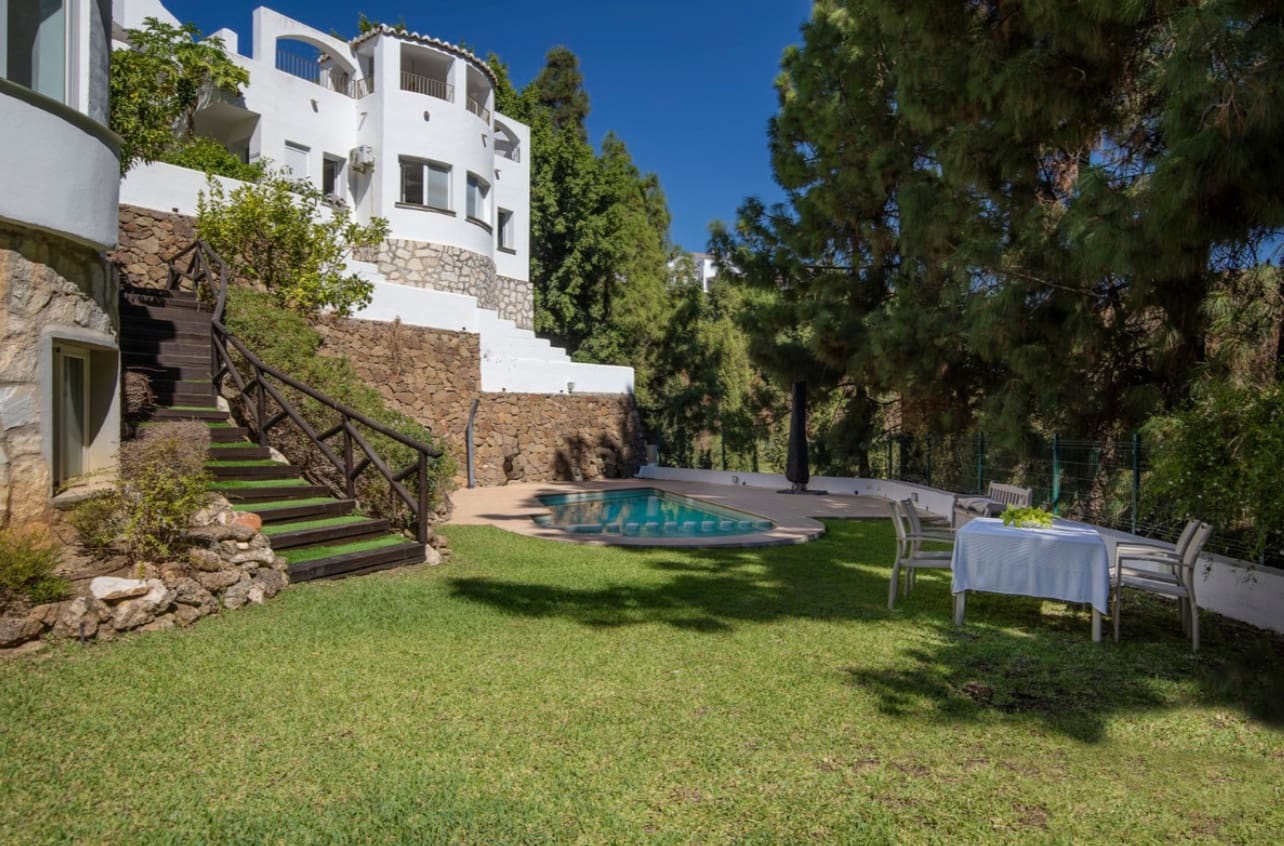 2 makuuhuone Omakotitalo myytävänä paikassa Marbella mukana uima-altaan - 432 500 € (Ref: 9616441)