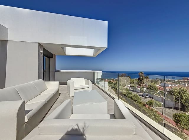 3 slaapkamer Penthouse te koop in La Duquesa / Puerto de la Duquesa, Manilva met zwembad garage - € 695.000 (Ref: 9616442)